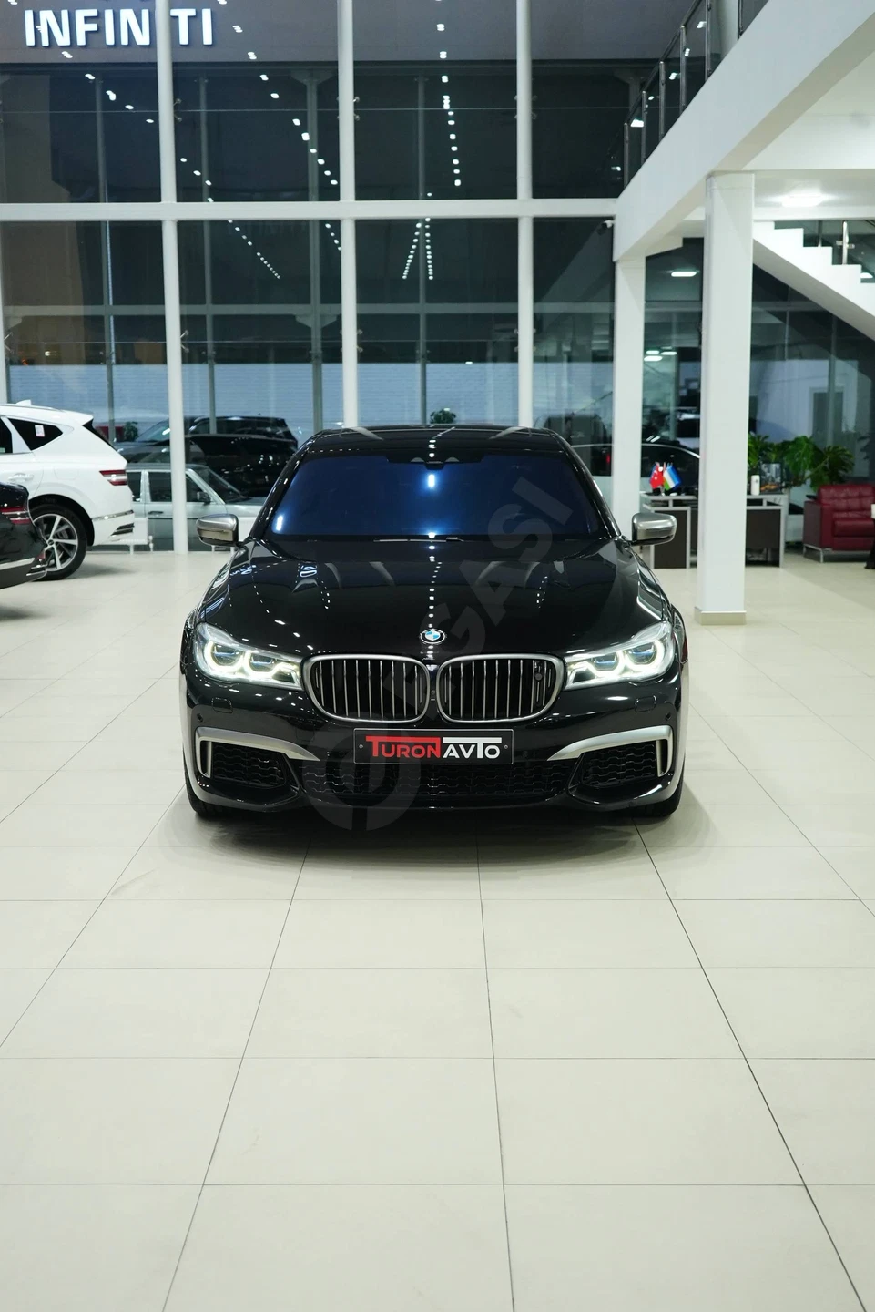 BMW M760Li V12 xDrive 2017 - Cover Photo