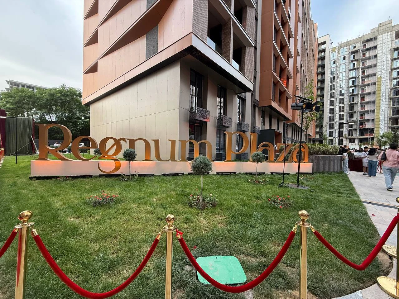 Regnum Plaza 3-4/13/15 105м2 White Box - Cover Photo
