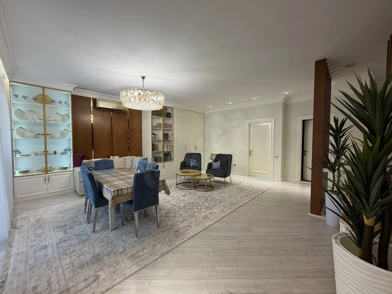 Tog'lar ko'rinishiga ega Penthouse, Aeraport House, 5 xona, 200m2 - Cover Photo