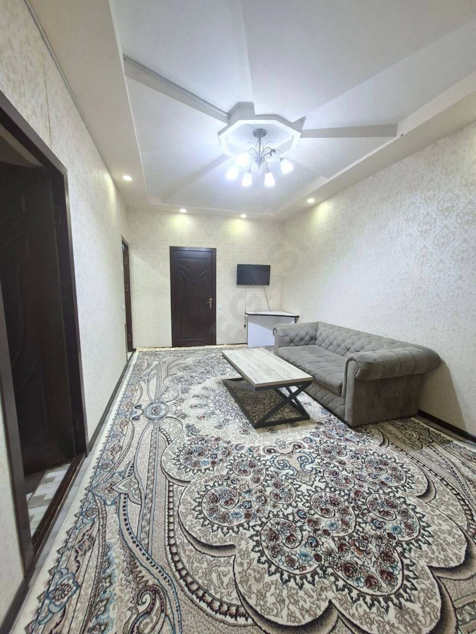2-room apartment in Chilonzor, 1st floor, 50m2 - Cover Photo