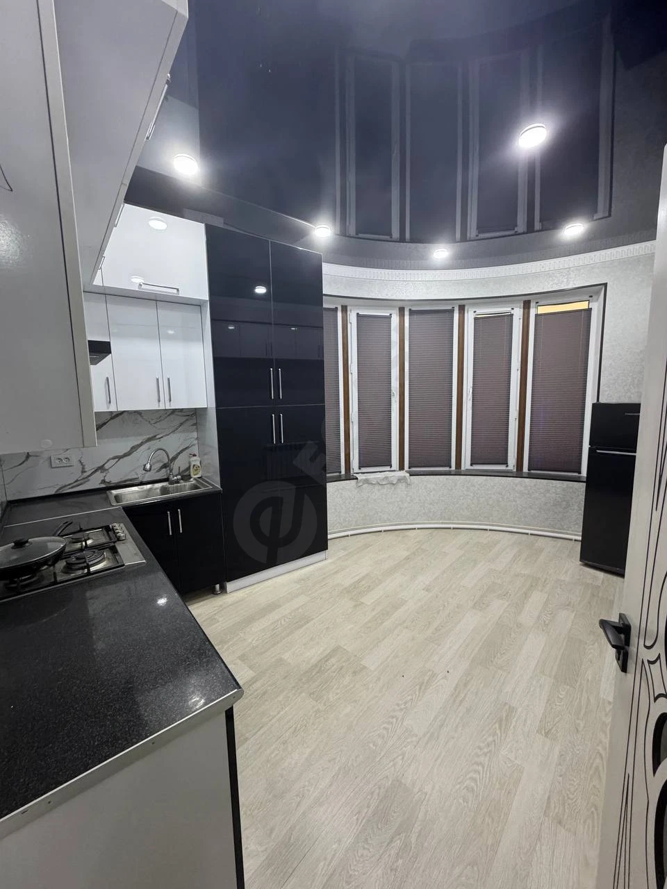3-room apartment for rent to girls - Cover Photo