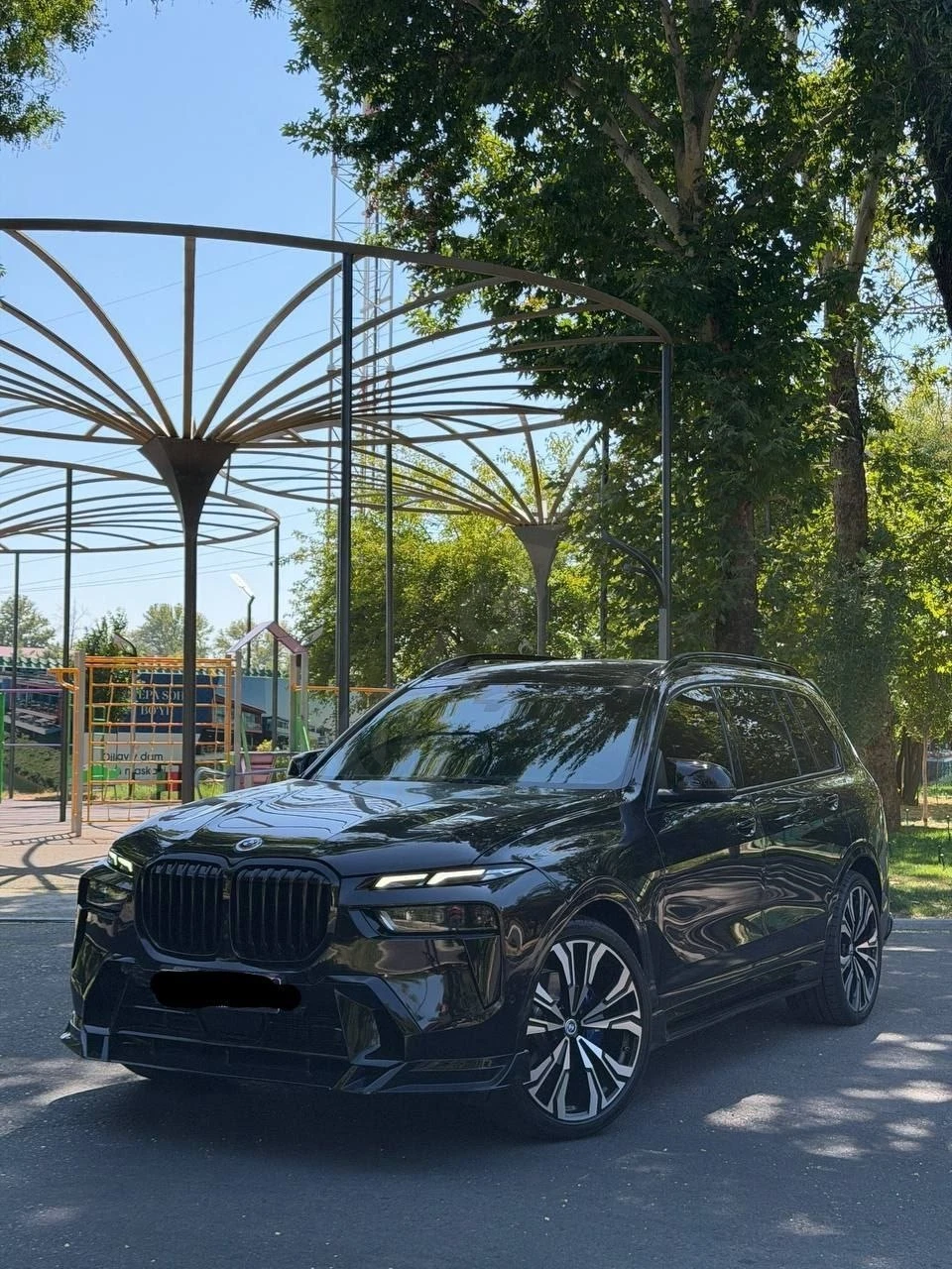 BMW X7 xDrive40i 2023 - Cover Photo