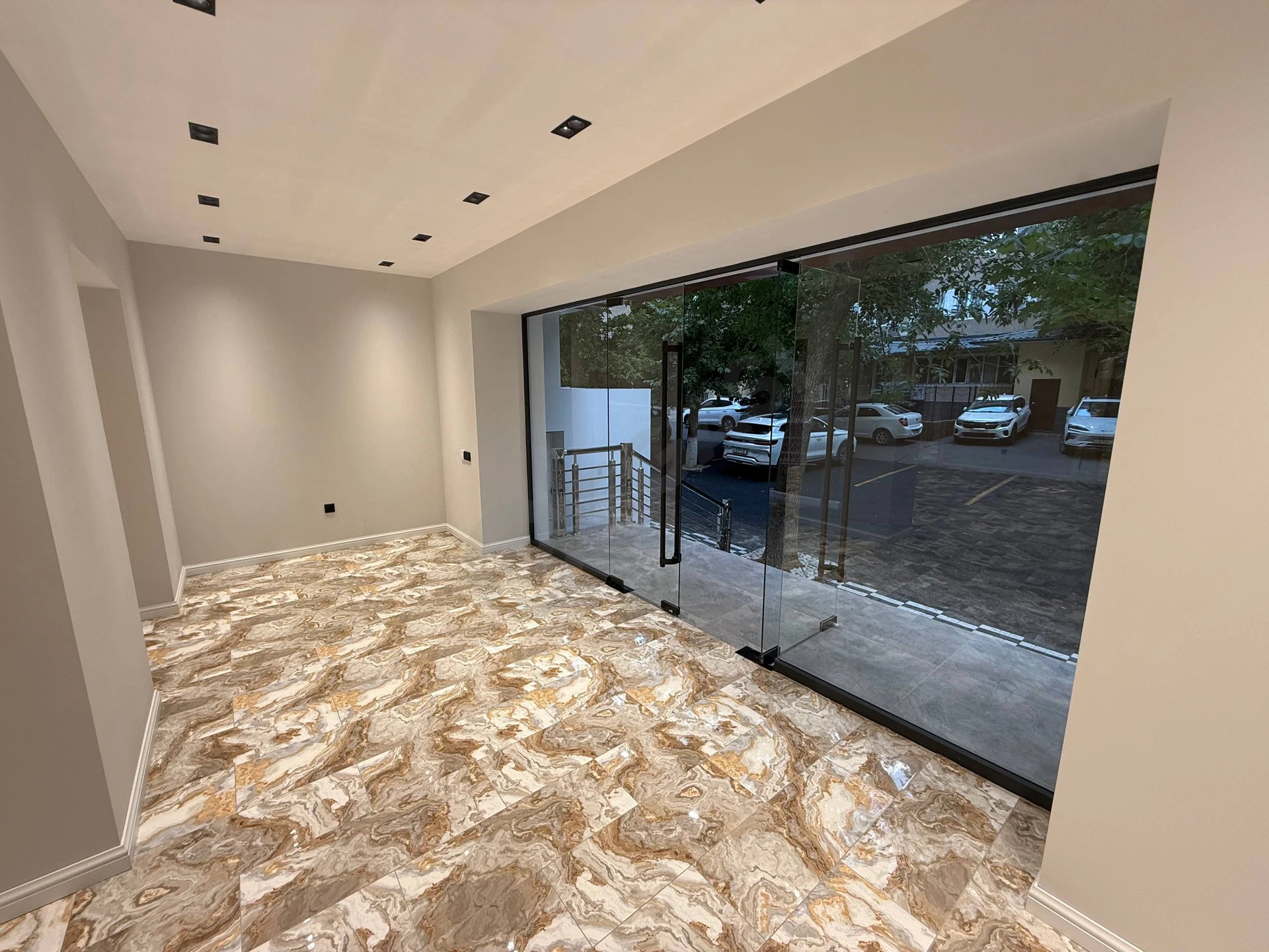 Ofis 90 m2 Mirzo-Ulugbek rayoni Akay City - Cover Photo