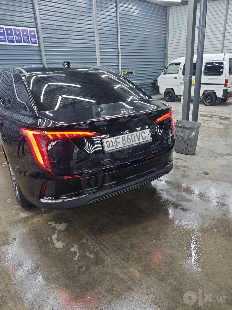 Hongqi E-QM5 450 km - Cover Photo