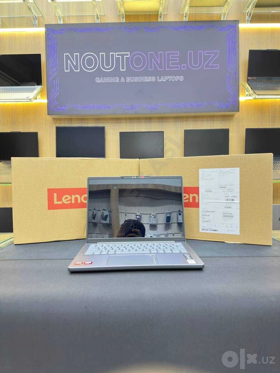 Noutbuk Lenovo IdeaPad Slim 3 AMD Ryzen 7 8840HS 8/512GB 14.0" OLED - Cover Photo