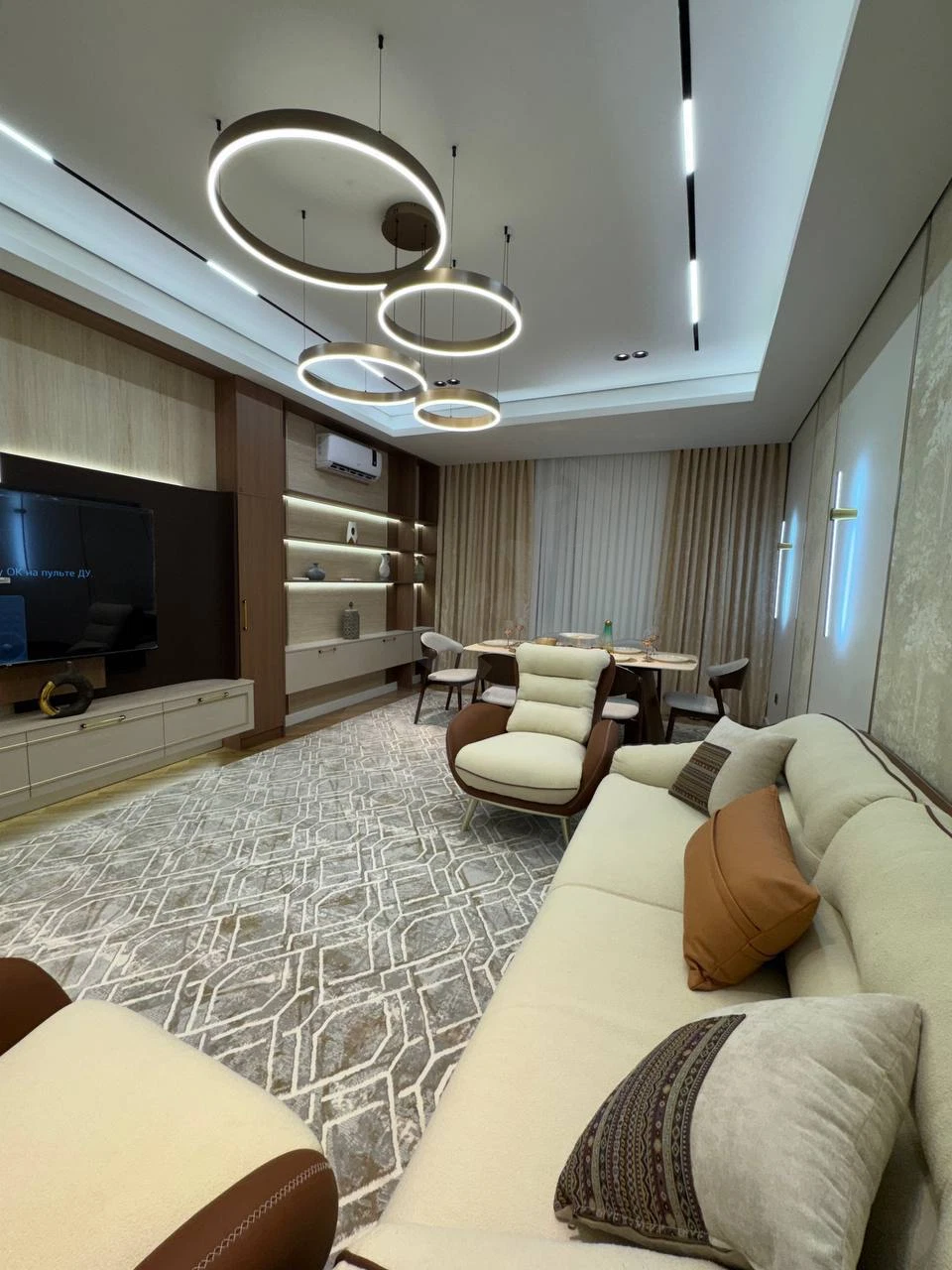 New Life 5-room apartment, 5th floor, 150 m2 - Cover Photo