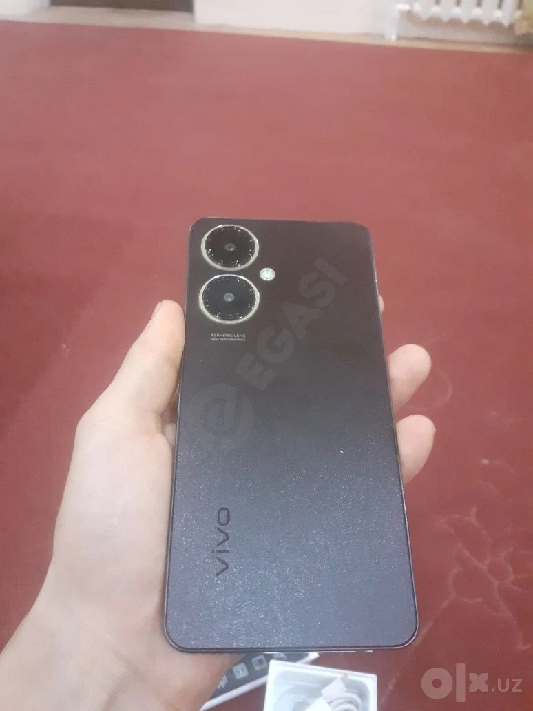 Yangi Telfon VIVO Y27 - Cover Photo