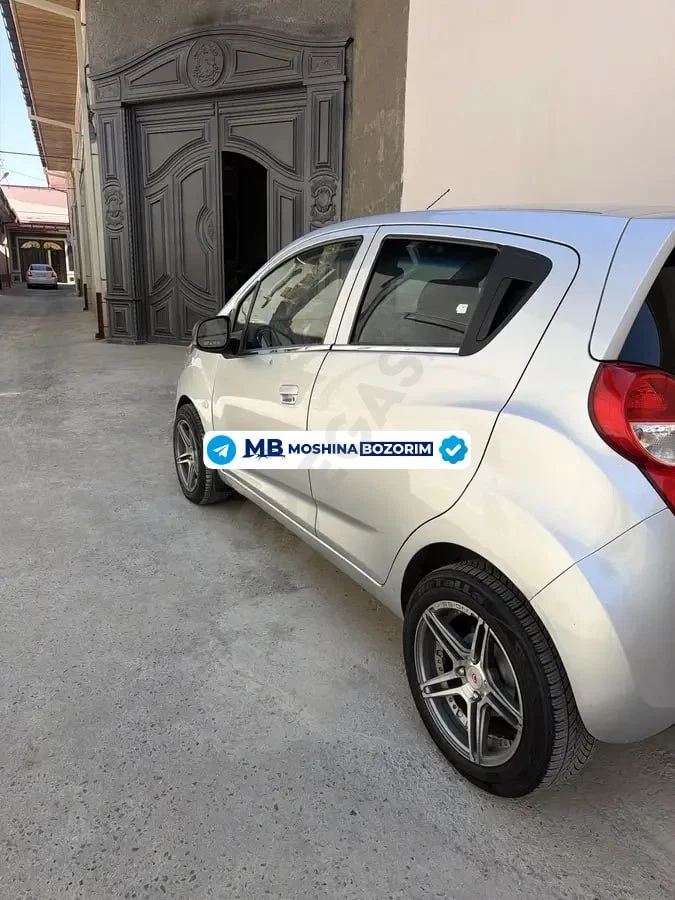 Chevrolet Spark 2015 - Cover Photo