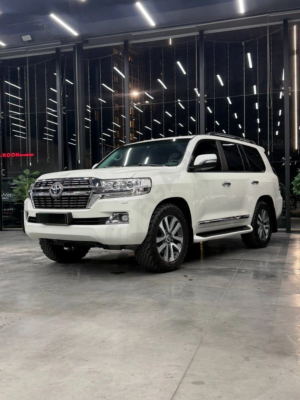 Toyota Land Cruiser 200 2016 - Cover Photo