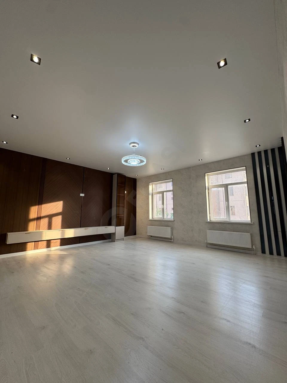 3-room apartment, 96 sq.m, 3rd floor of 4-story building - Cover Photo