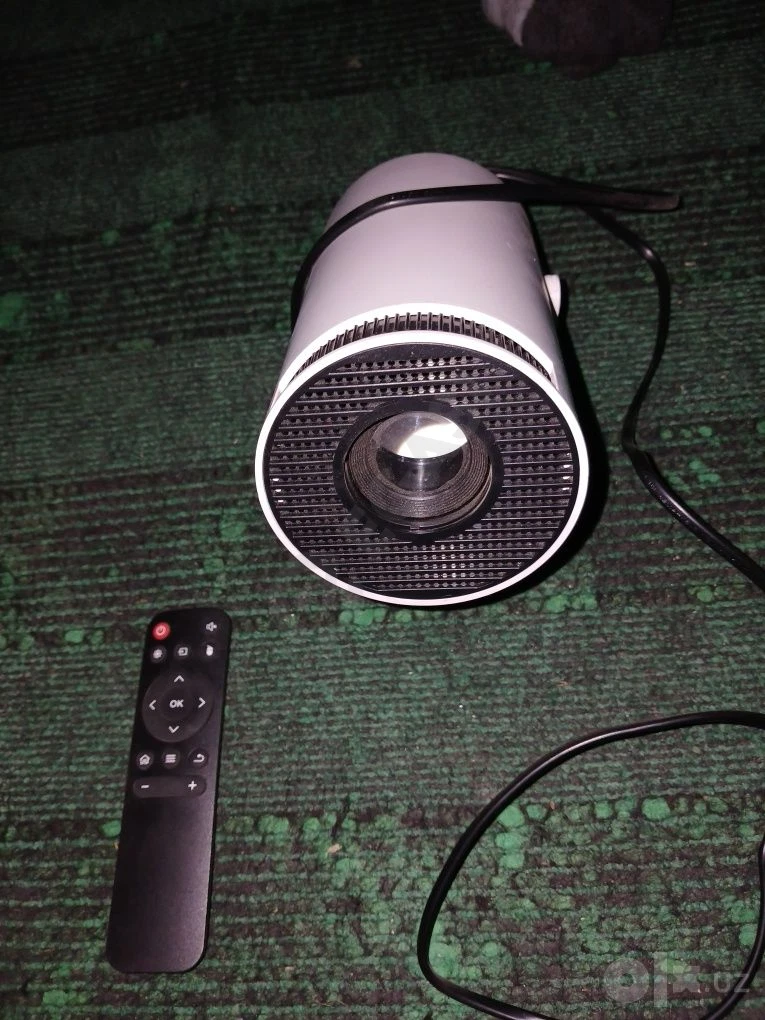 Smart proyektor HY 300 X8 - Cover Photo