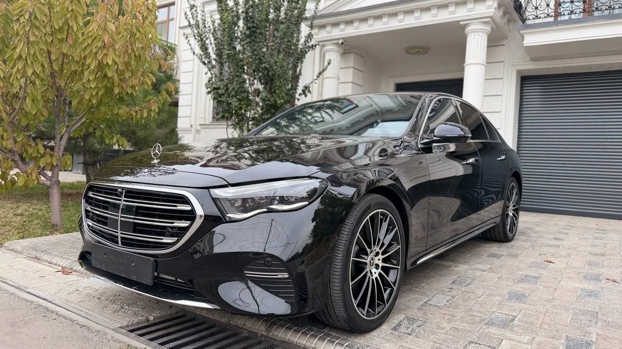 Mercedes-Benz E300 2025 - Cover Photo