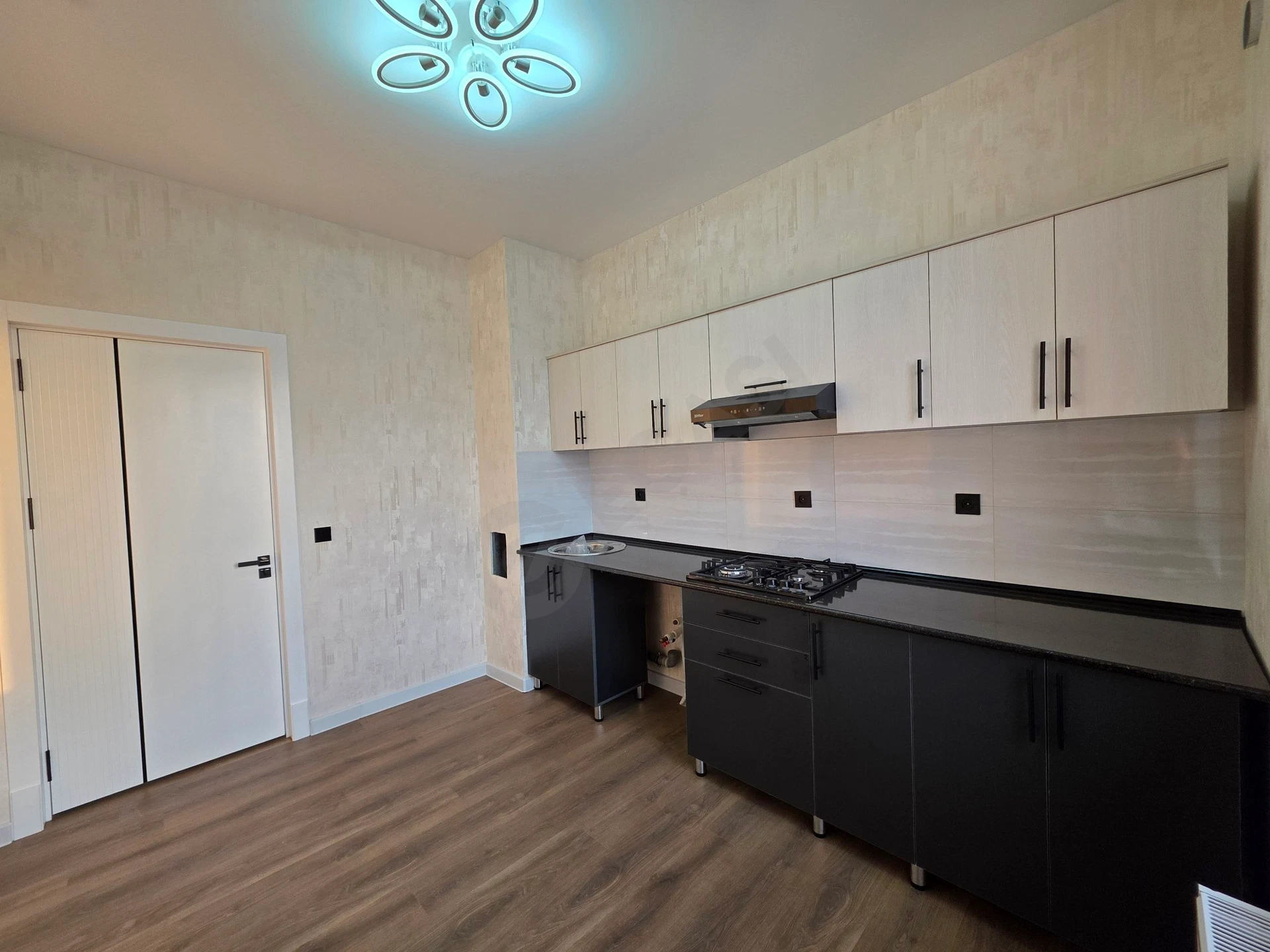 3 та квартира 72 м², 16 этаж - Cover Photo