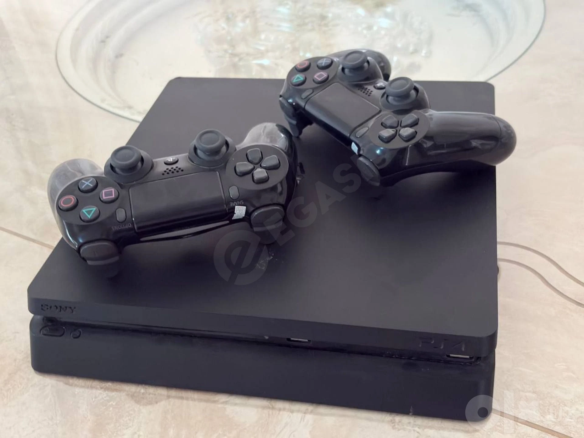 PlayStation 4 Slim 500GB idial holatda - Cover Photo