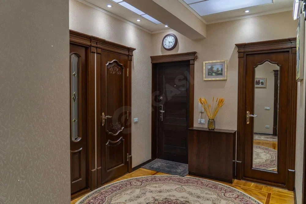 Квартира 3 комнаты 100 м² с евроремонтом - Cover Photo
