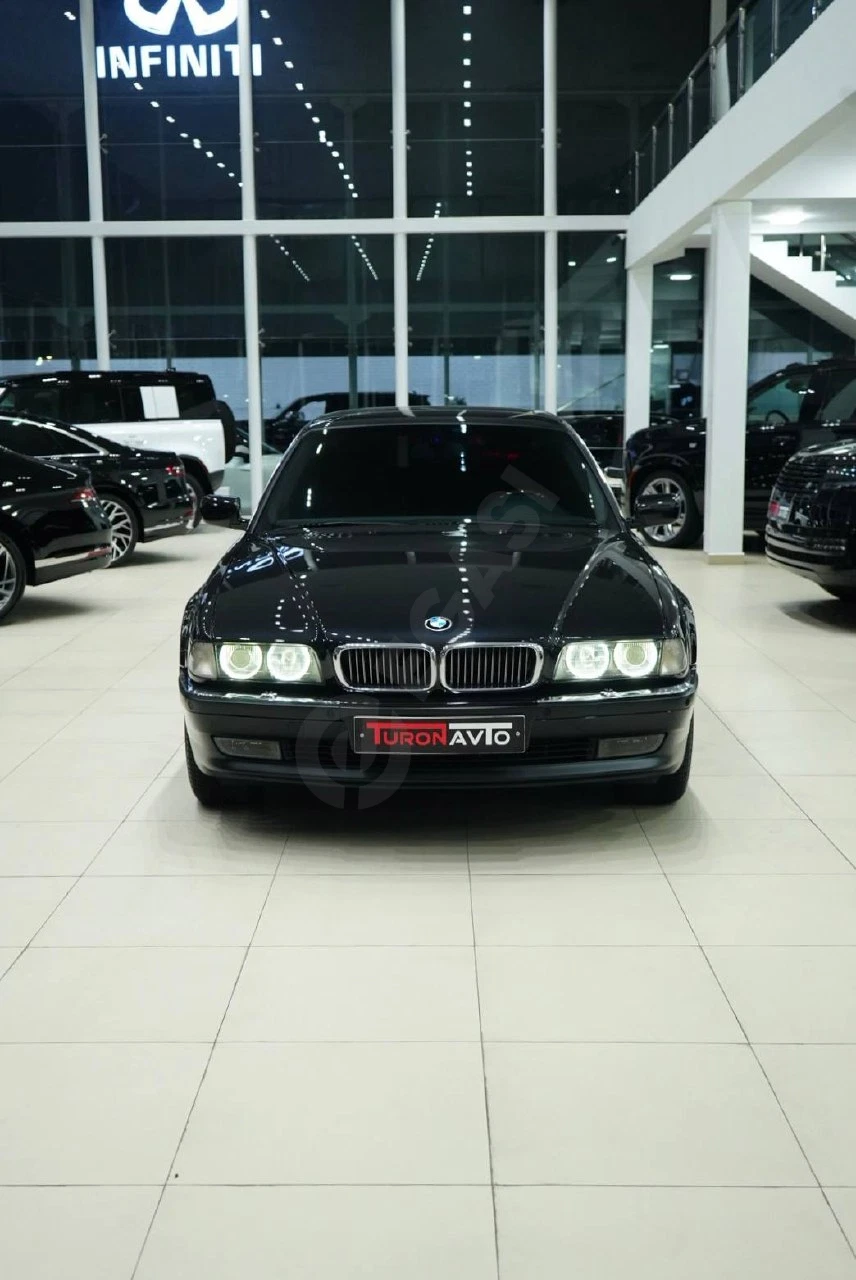 BMW 750iL 1998 - Cover Photo