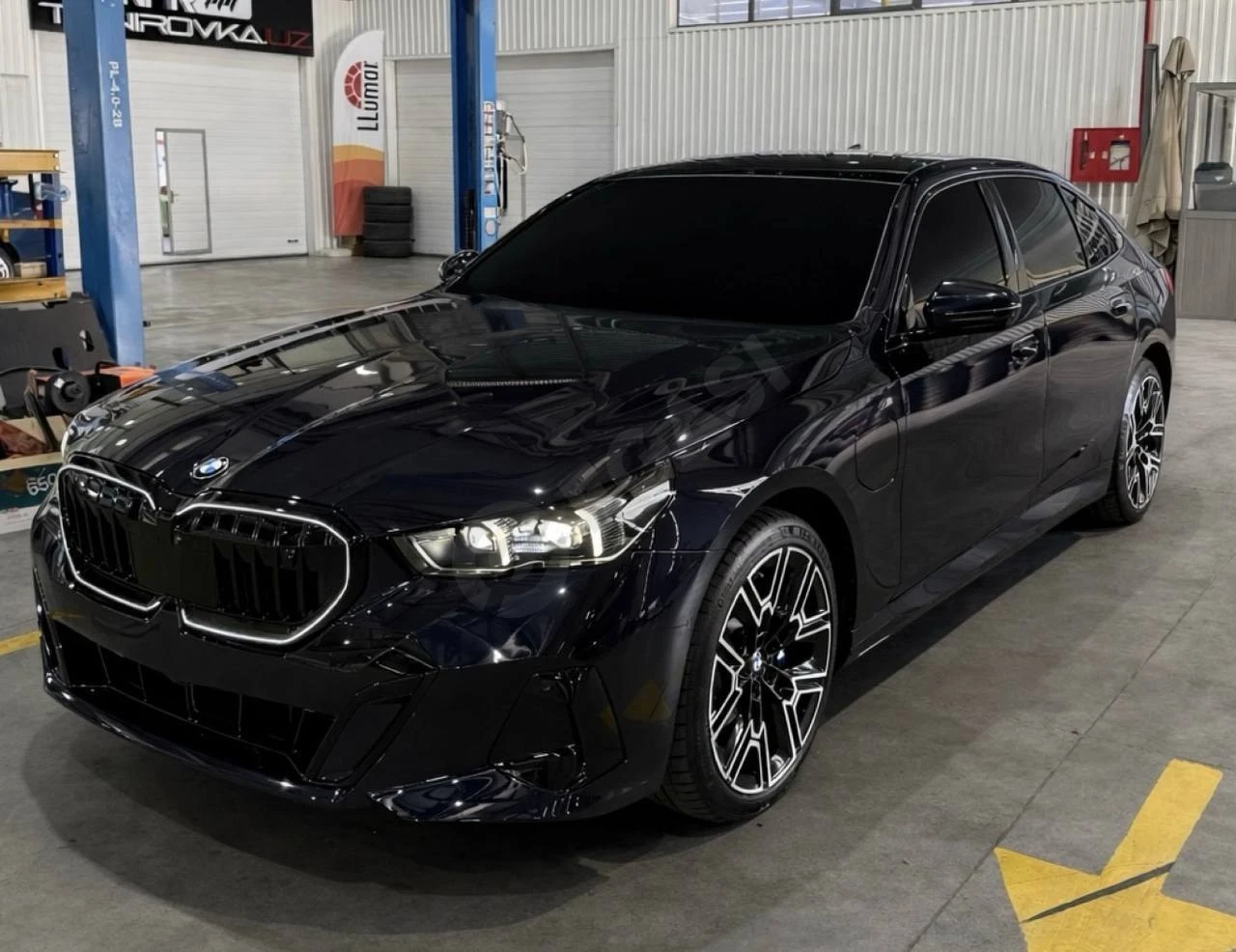 BMW i5 35L 2024 - Cover Photo