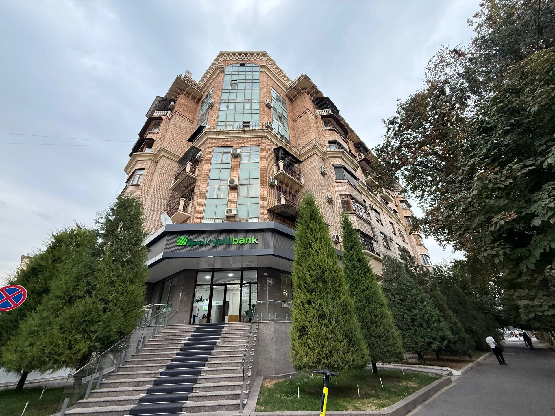 Commercial property Mirabadsky district, Nukus street, 1076 m2 - Cover Photo