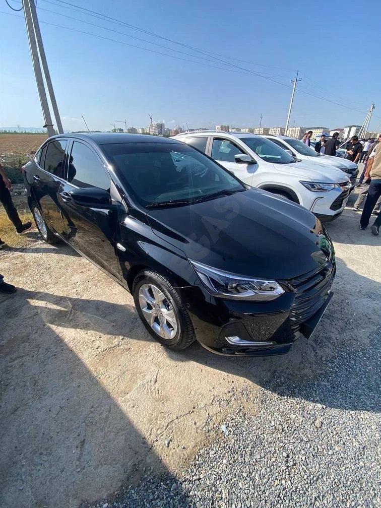 Chevrolet Onix, 2023 - Cover Photo