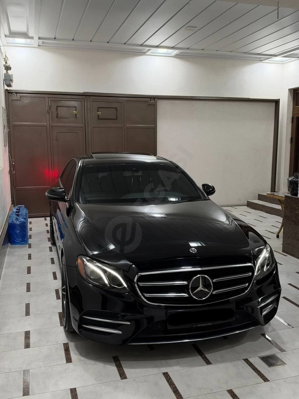 Mercedes-Benz E300 2017 - Cover Photo