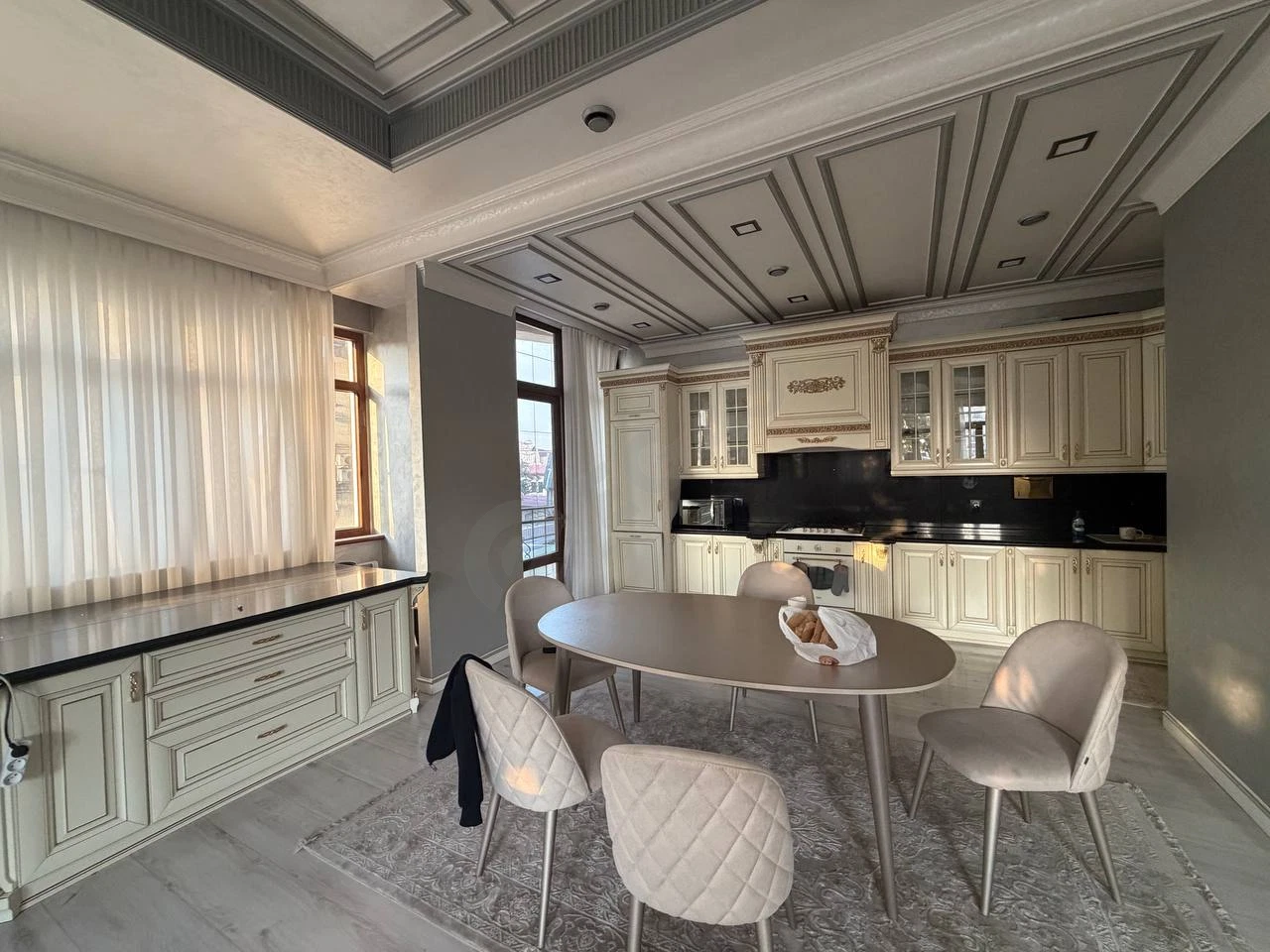 Квартира 3 комнаты, 200 м², Яккасарайский район - Cover Photo