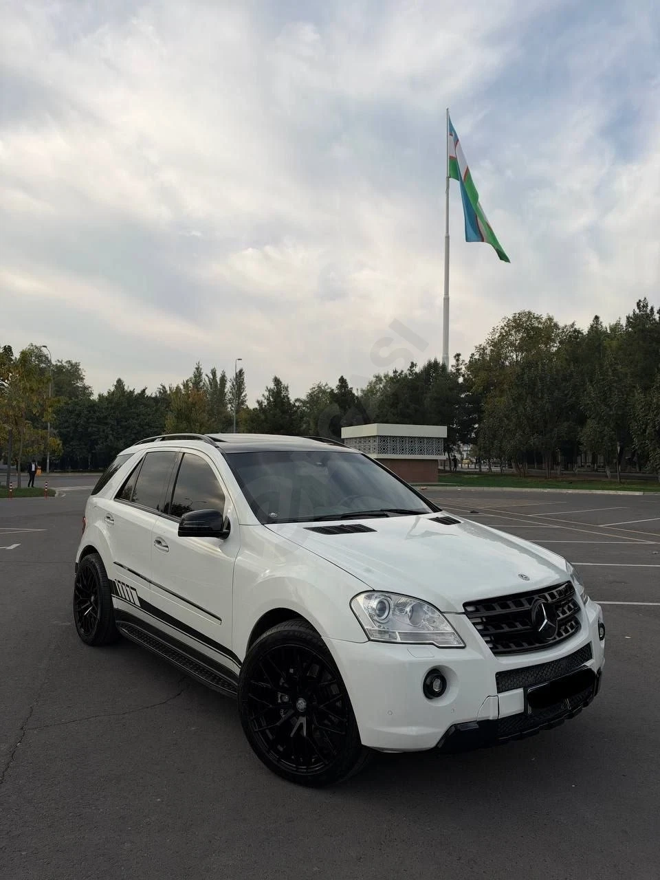 Mercedes-Benz ML550 4Matic 2009 - Cover Photo