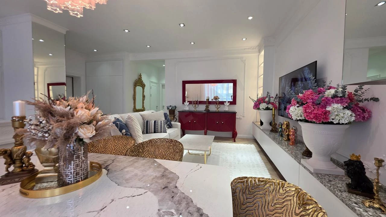 3-bedroom apartment in Parisien residential complex, designer renovation, furniture, appliances — photo 2/8