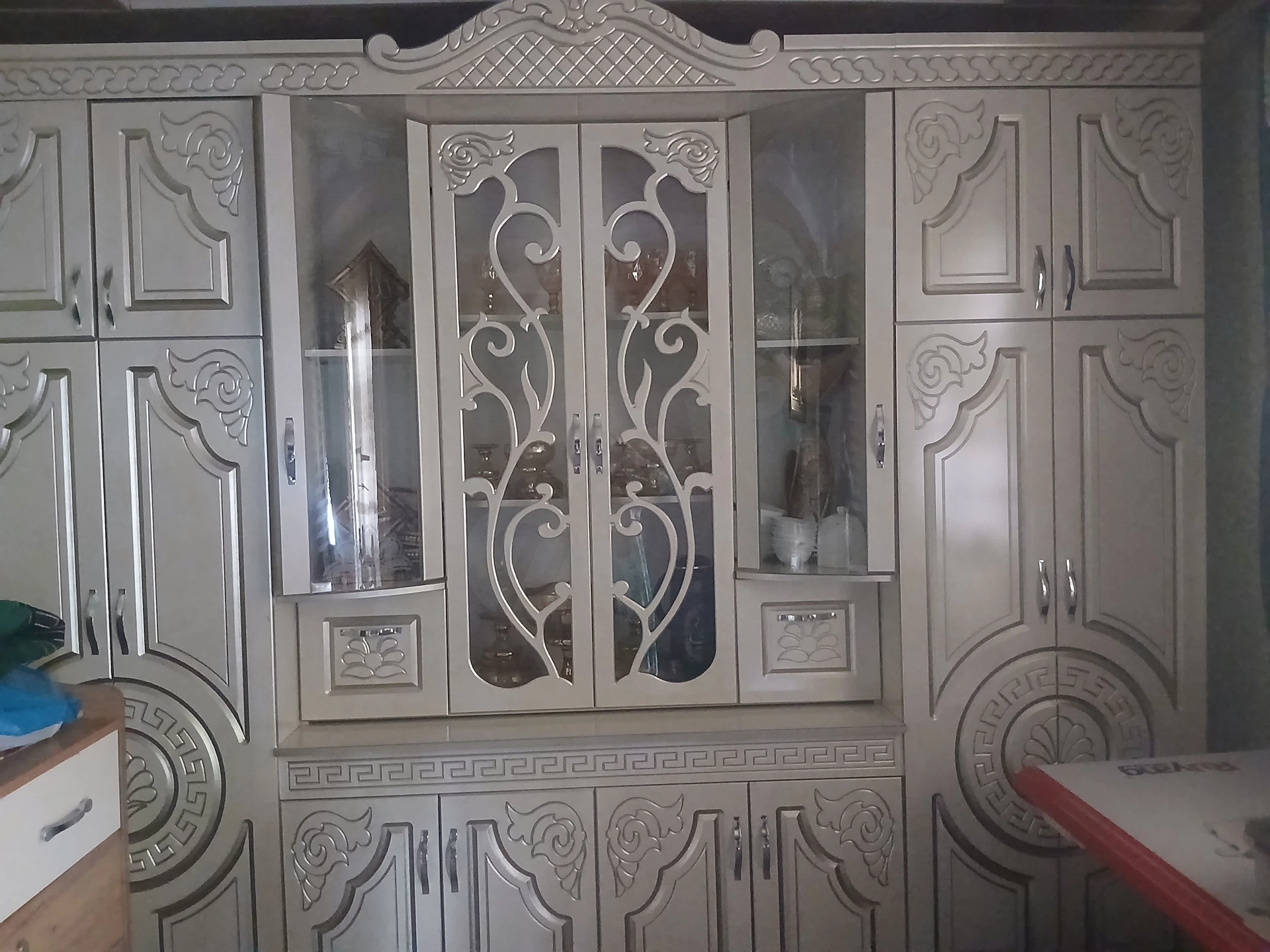 Mehmonxona mebeli shkafi - Cover Photo