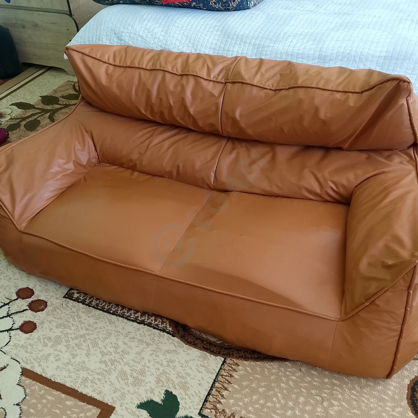 charm divan - Cover Photo