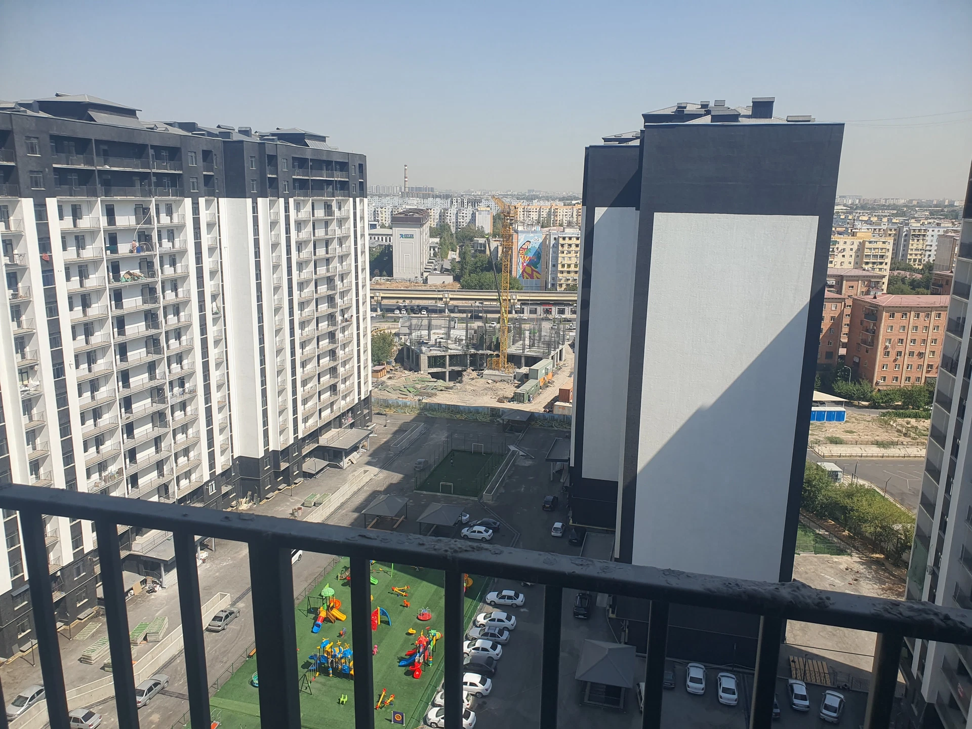Yangihayot tumani 3-metro bekati yonida bir xonali uy sotiladi. 15-etajda 2 xona qilsa ham bo'ladi. - Cover Photo