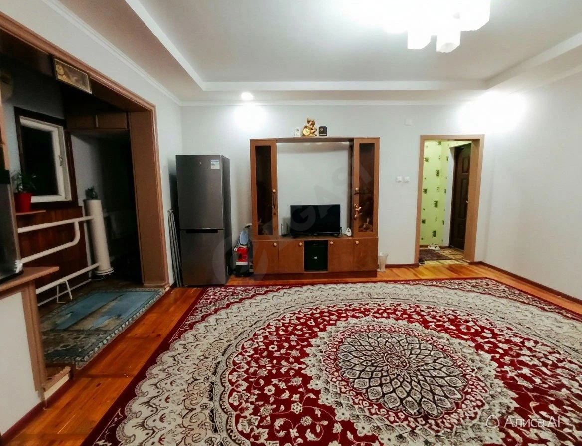 SOTILADI! CHILONZOR BOZORI VA METROSI YAQINIDA 2 XONALI 42 KV.M KVARTIRA! - Cover Photo