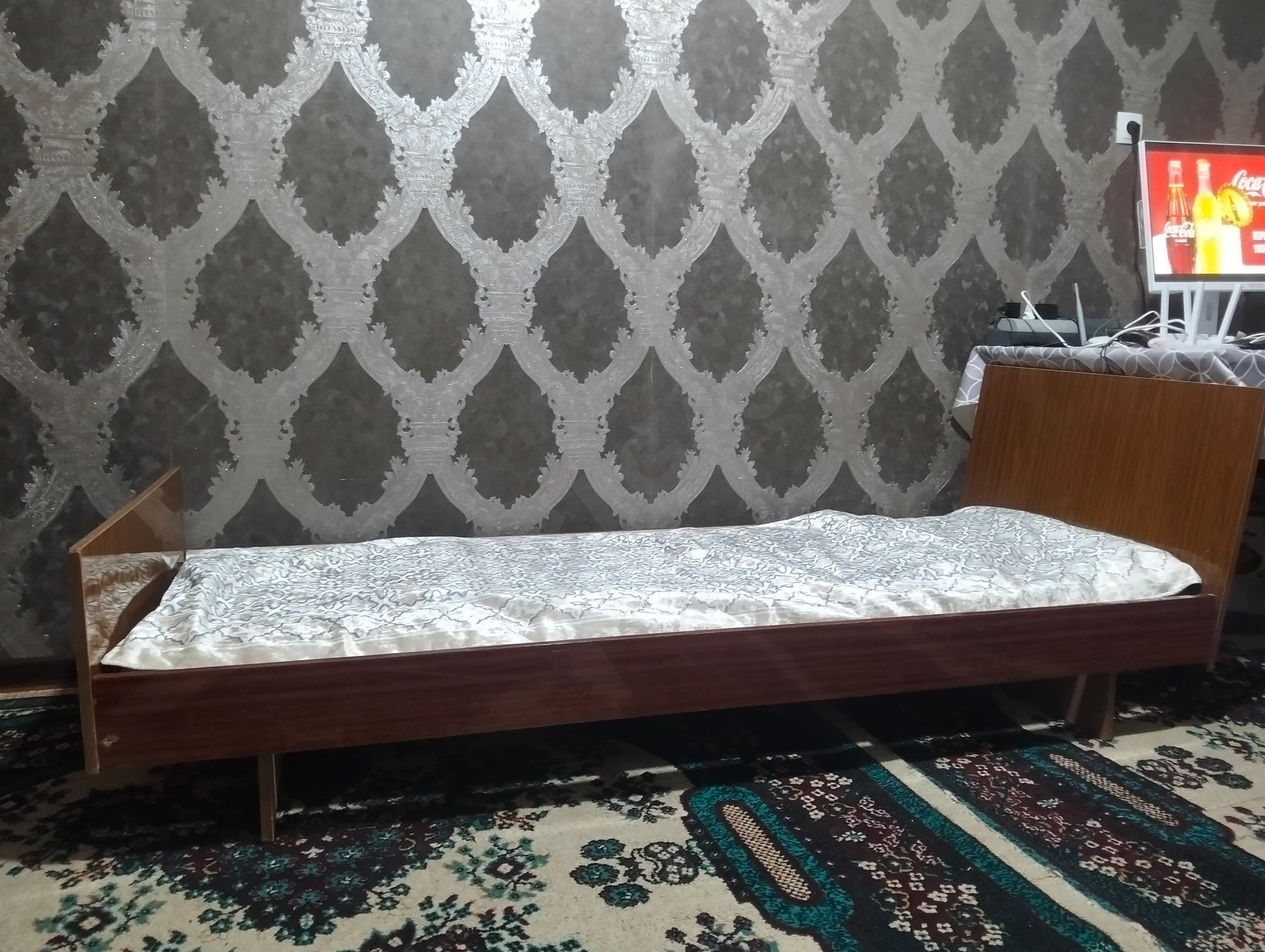 Bir kishilik krovat - Cover Photo