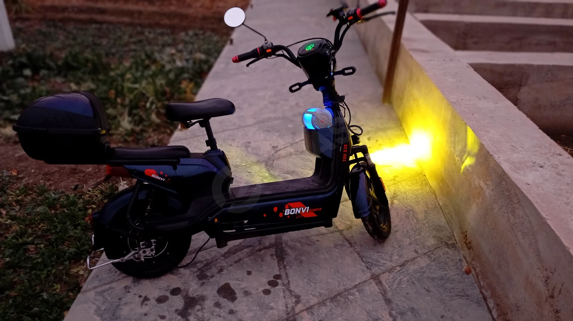 yangi Orqa yuk qutisi va ikki o‘rindiqli elektr skuter — rasm 5/5