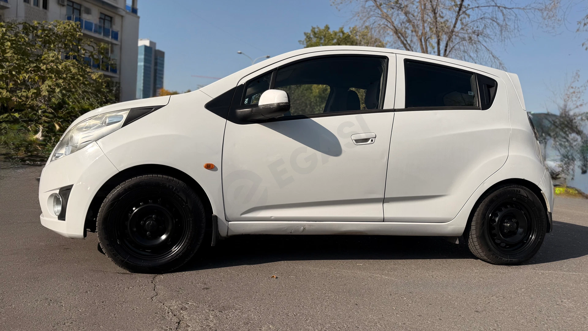 Chevrolet Spark 2011 - Cover Photo