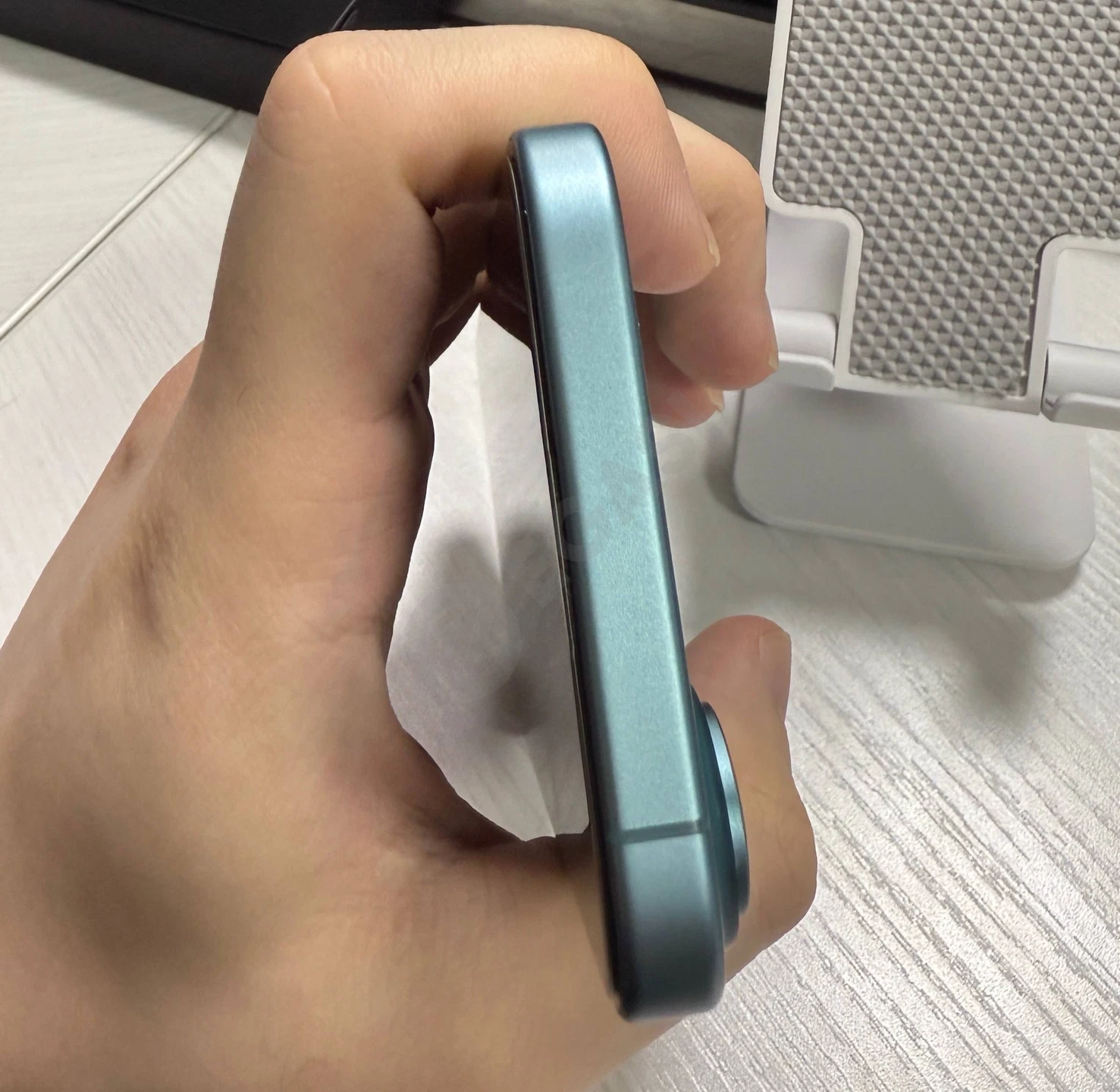 Iphone 16 sky blue 256 GB — photo 3/5