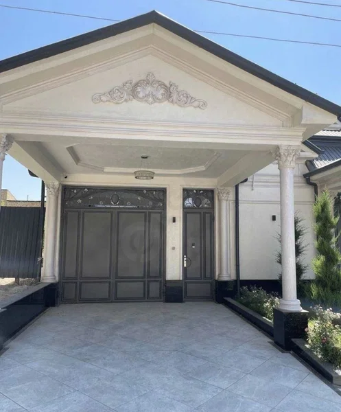 Sotiladi: 8 xonali hovli uy, 250 m², Mirzo Ulug'bek - Cover Photo