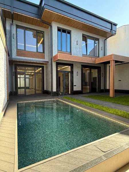 Sotiladi: 5 xonali hovli uy, 350 m², Yakkasaroy · ID 4239 - Cover Photo