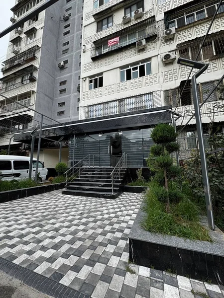 Ijaraga: 4 xonali tijorat binosi, 100 m², Yakkasaroy · ID 187 — rasm 1/8