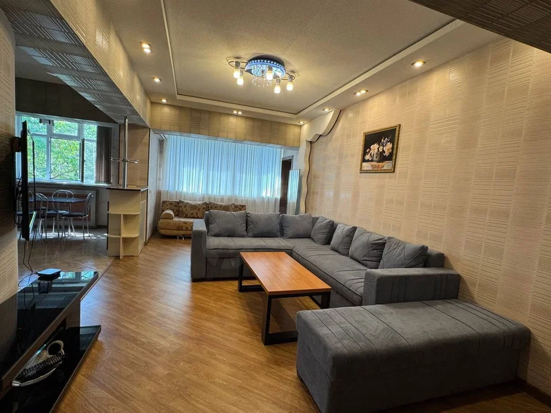Sotiladi: 3 xonali kvartira, 82 m², Mirobod — rasm 1/10