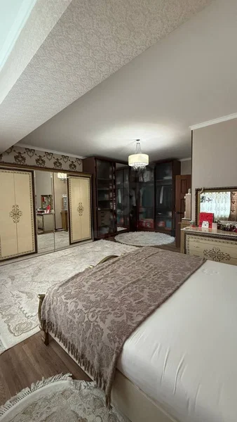 Sotiladi: 4 xonali kvartira, 155 m², Mirobod — фото 1/10
