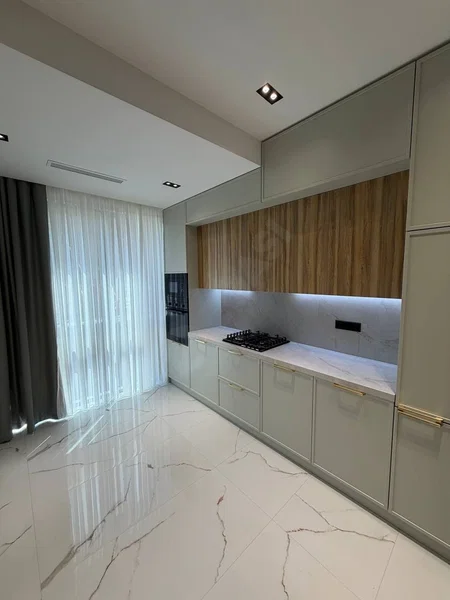 Sotiladi: 4 xonali kvartira, 101 m², Yakkasaroy — фото 1/10