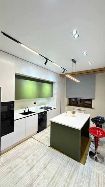 Sotiladi: 4 xonali kvartira, 110 m², Mirzo Ulug'bek · ID 7049 — rasm 2/9