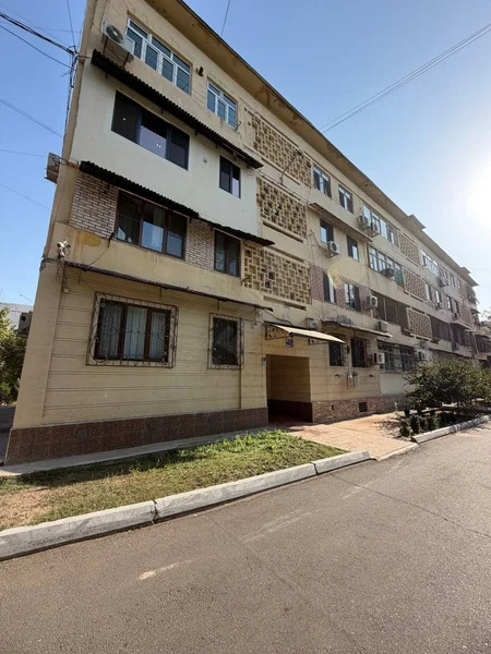 Sotiladi: 2 xonali kvartira, 70 m², Mirobod — rasm 1/9