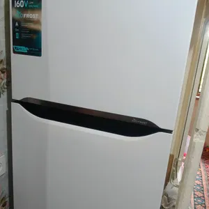 Muzlatgich sotiladi